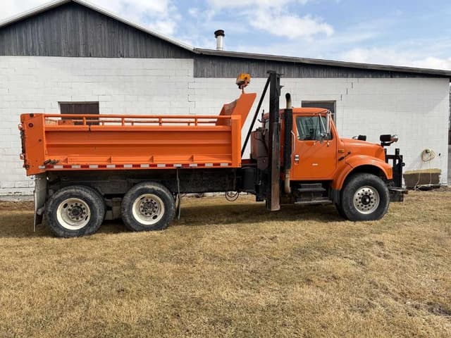 Image of International 4900 equipment image 3