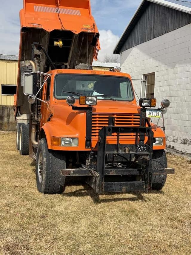 Image of International 4900 equipment image 1