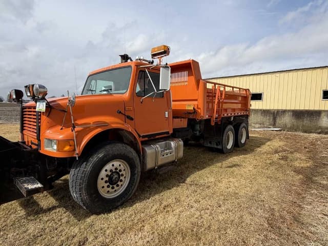 Image of International 4900 equipment image 4