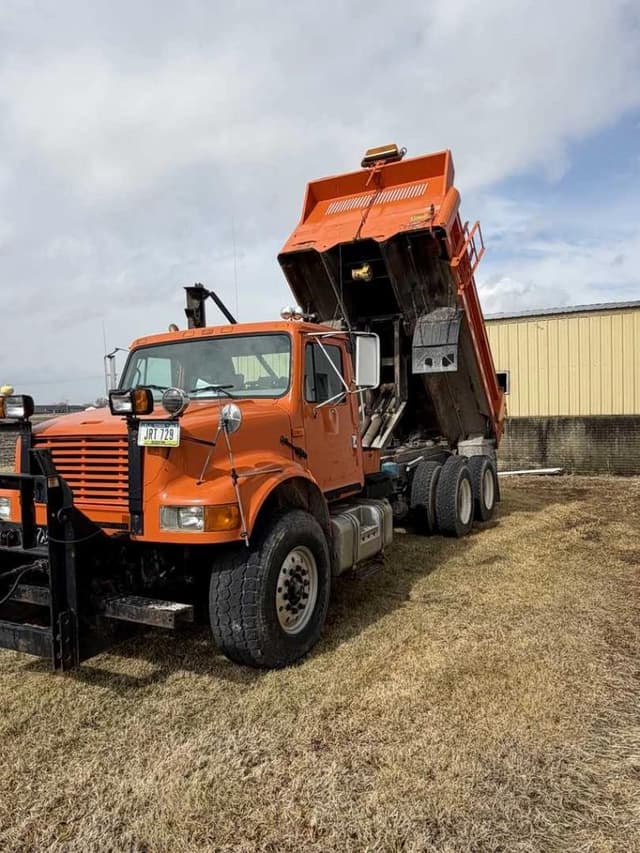 Image of International 4900 equipment image 2