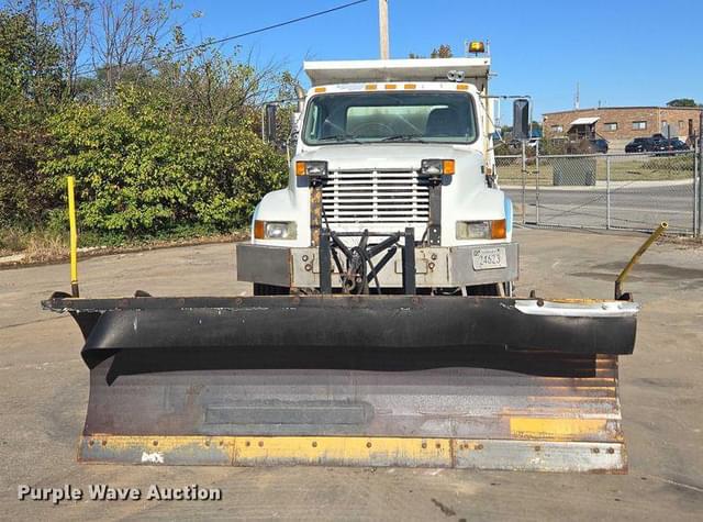 Image of International 4900 equipment image 1