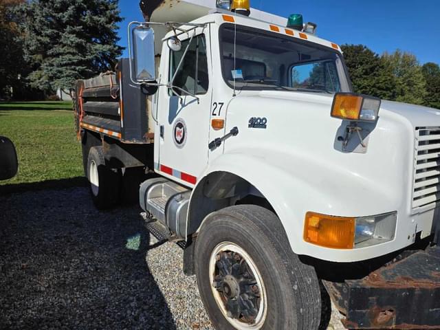 Image of International 4900 equipment image 2