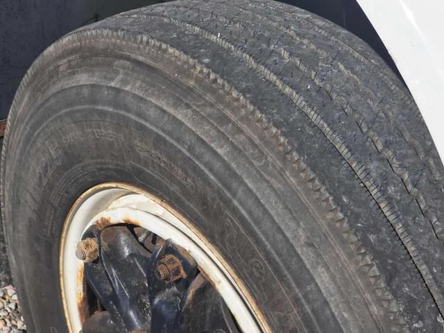 Image of International 4900 equipment image 3