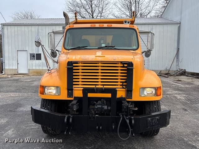 Image of International 4900 equipment image 1