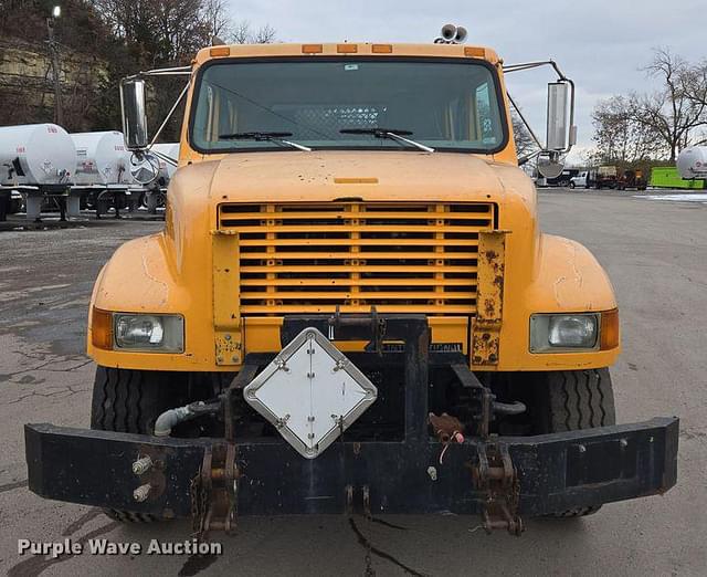 Image of International 4900 equipment image 1