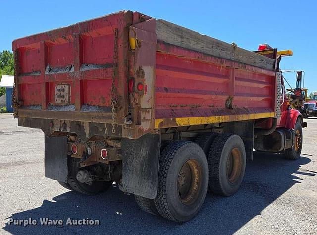 Image of International 4900 equipment image 4