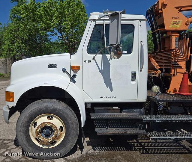Image of International 4900 equipment image 1