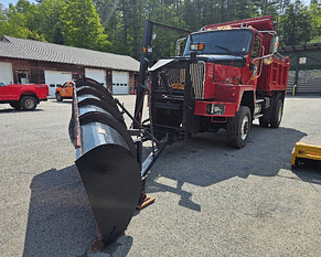 2002 International 5600I Equipment Image0