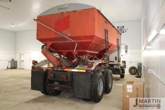 Image of International 7400 equipment image 2