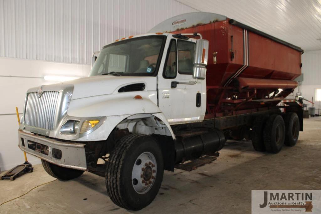 Image of International 7400 Primary image
