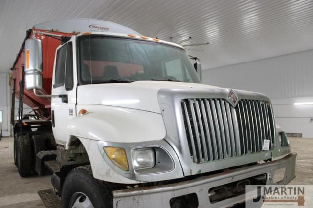 Image of International 7400 equipment image 4