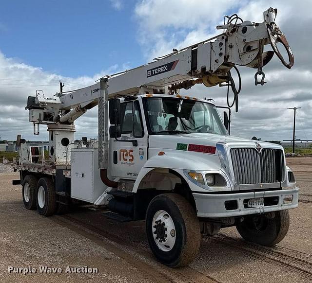 Image of International 7400 equipment image 2
