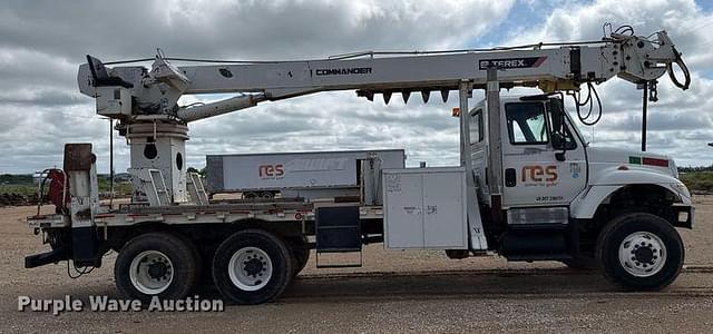 Image of International 7400 equipment image 3