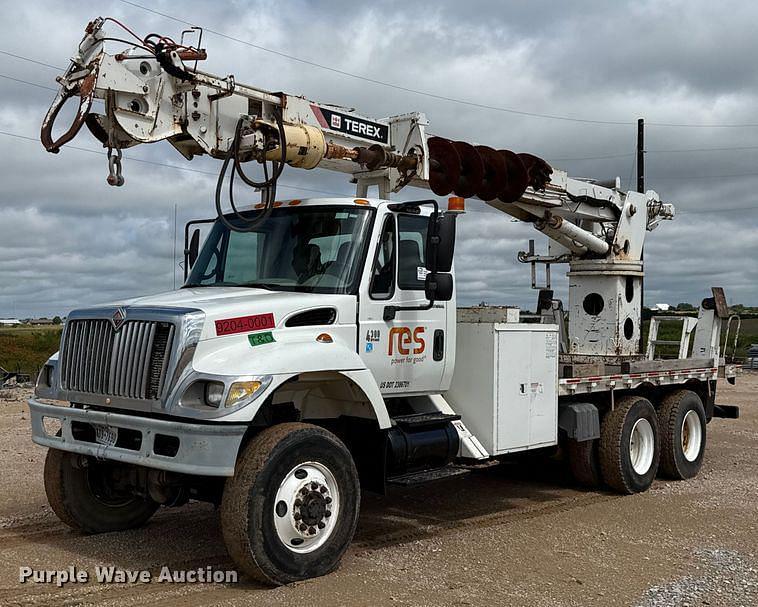 Image of International 7400 Primary image