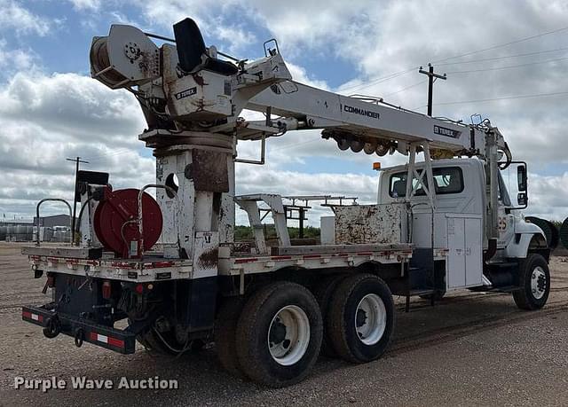 Image of International 7400 equipment image 4
