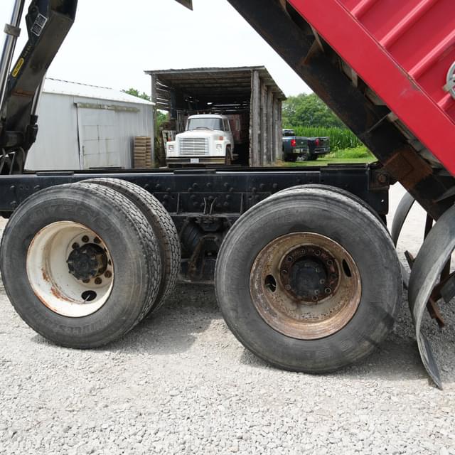 Image of International 7400 equipment image 3