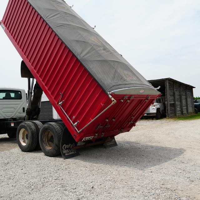Image of International 7400 equipment image 2