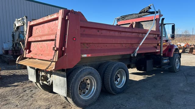 Image of International 7400 equipment image 4