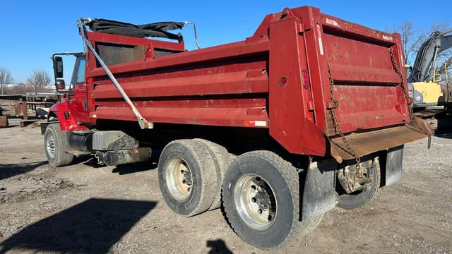 Image of International 7400 equipment image 2