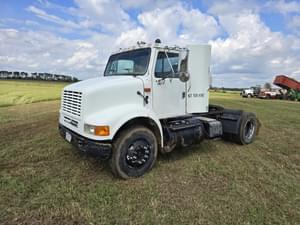 2002 International 8100 Image