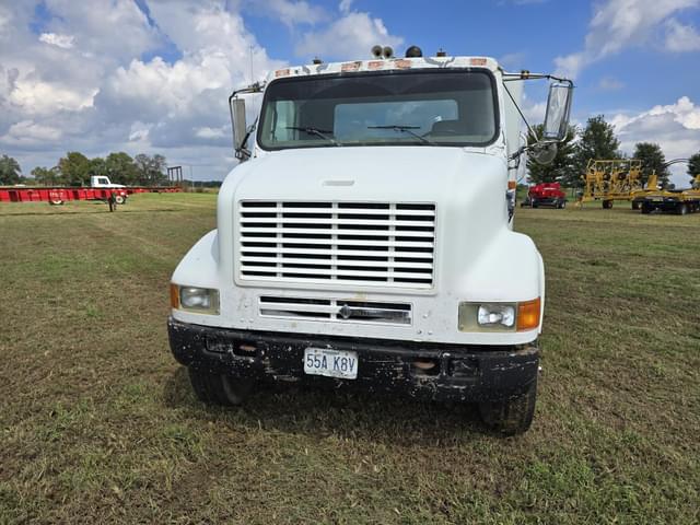 Image of International 8100 equipment image 1