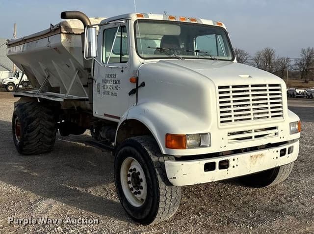 Image of International 8100 equipment image 2