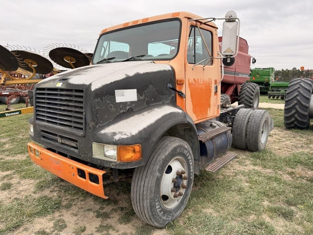2002 International DT466 Equipment Image0