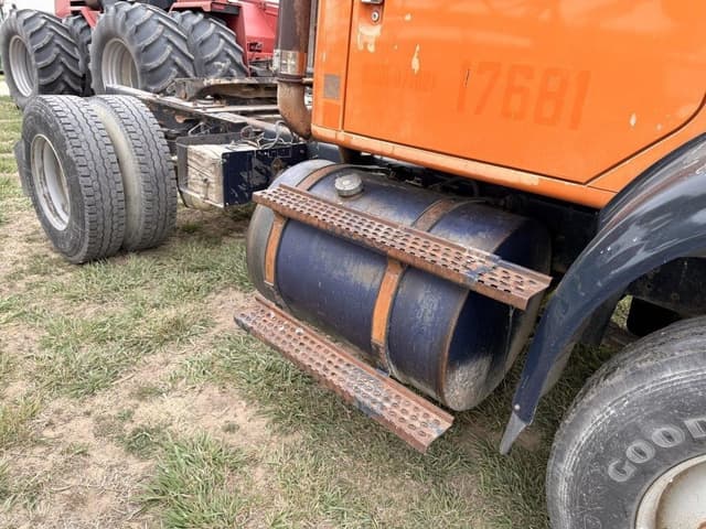 Image of International DT466 equipment image 4