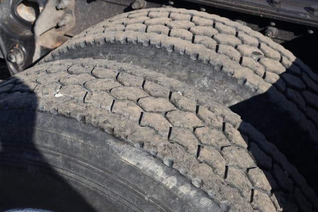 Image of International 8500 equipment image 3