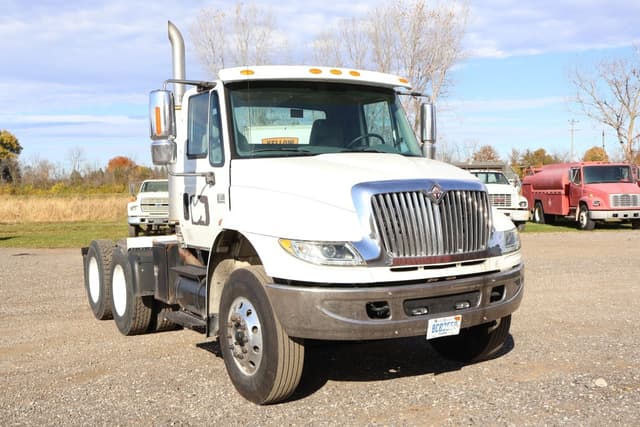 Image of International 8500 equipment image 1