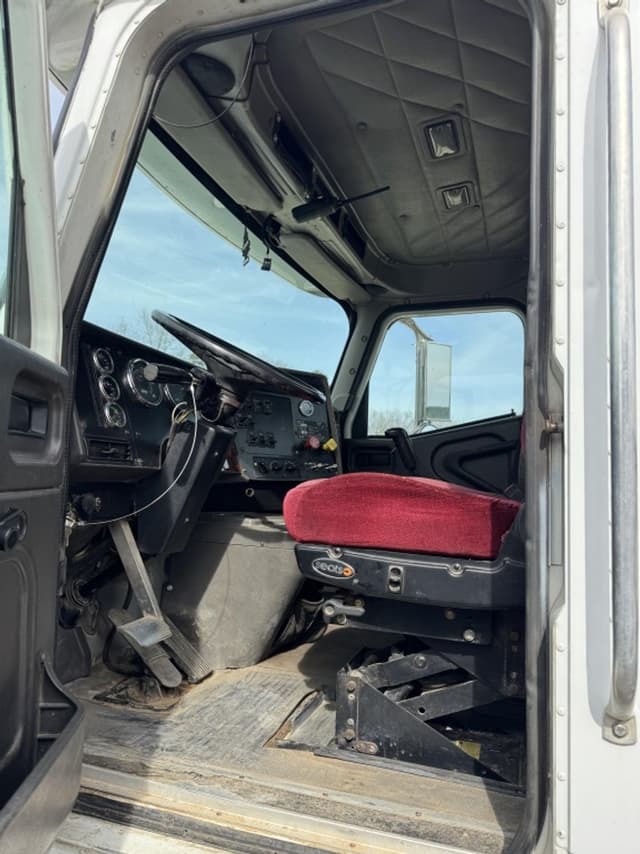 Image of International 9100 equipment image 4