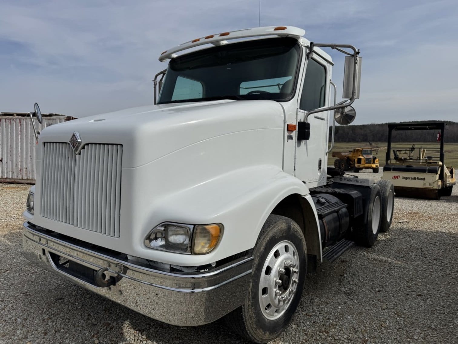 2002 International 9100 Equipment Image0