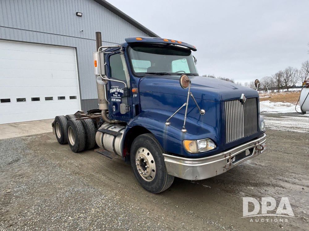 2002 International 9100i Equipment Image0