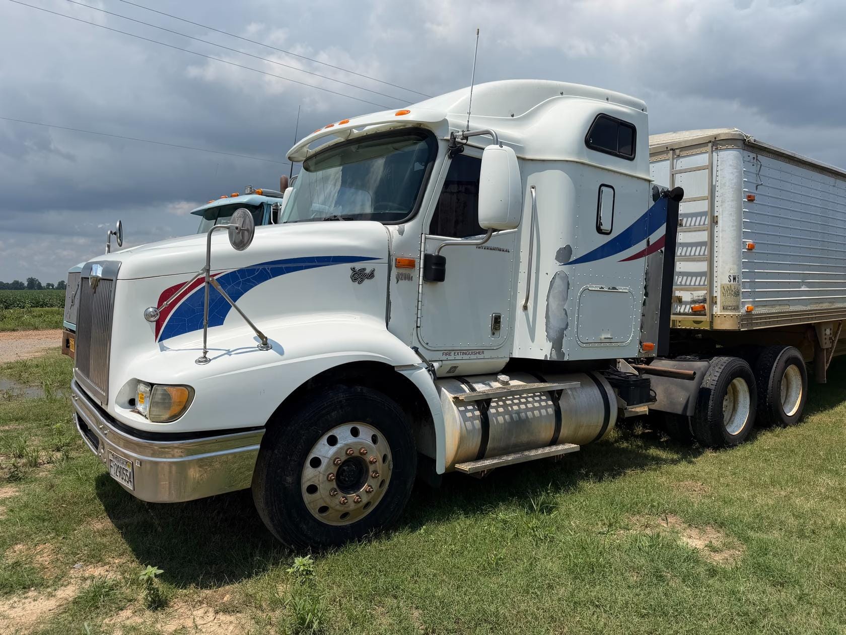 2002 International 9200i Equipment Image0
