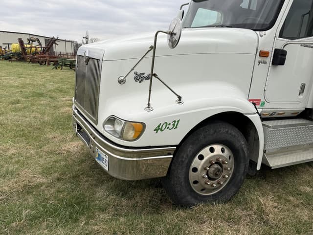 Image of International 9400 equipment image 1