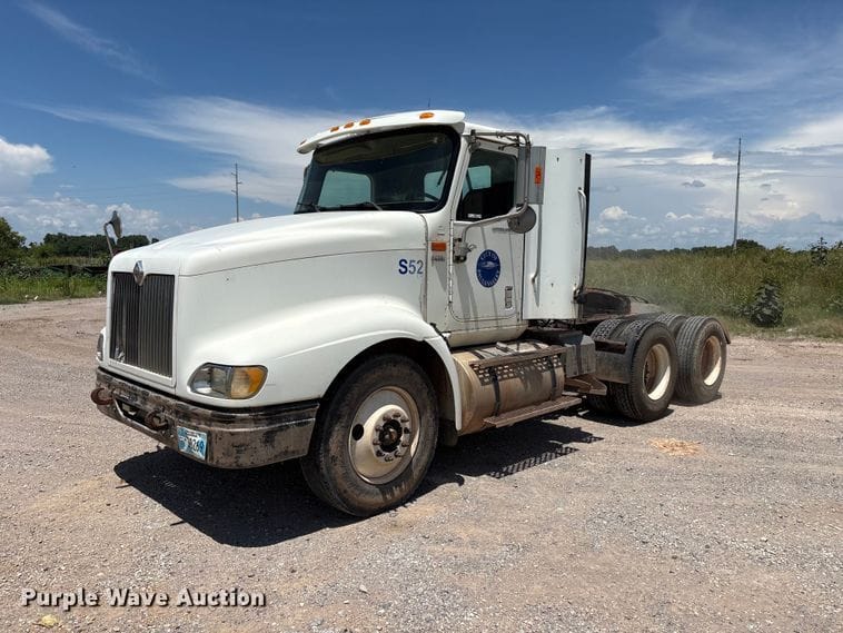 2002 International 9400i Equipment Image0