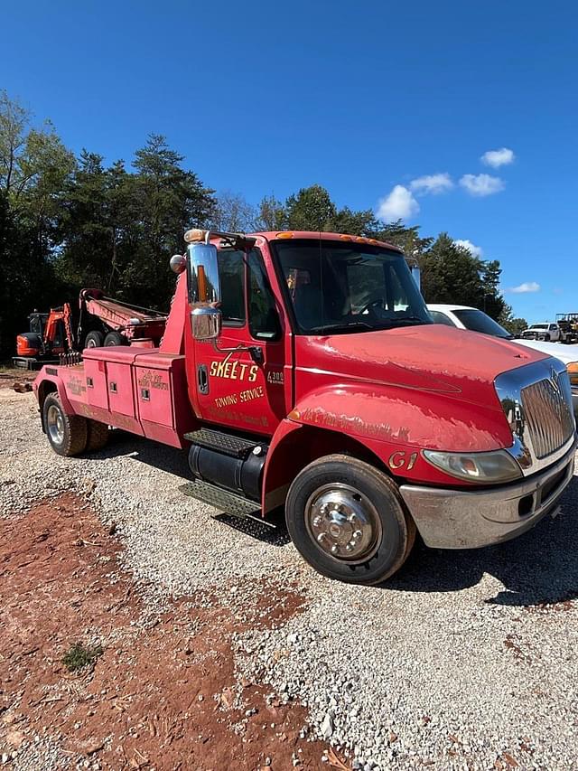 Image of International Durastar 4300 equipment image 1