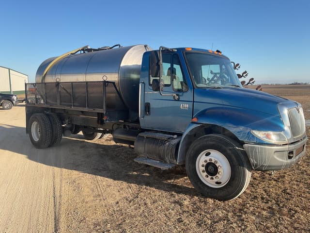 Image of International Durastar 4300 equipment image 2