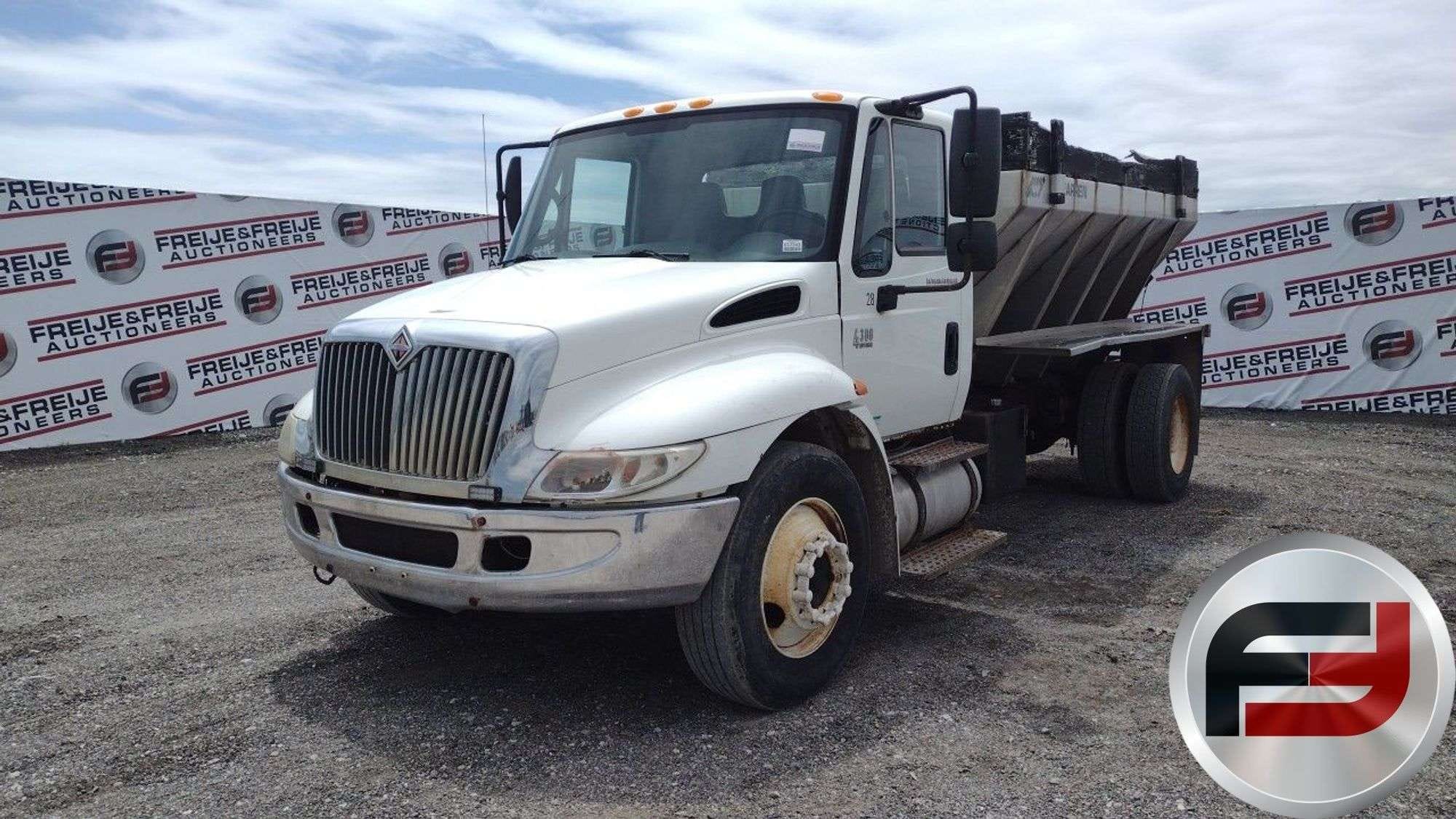2002 International 4300 SBA Equipment Image0