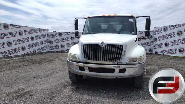 Image of International 4300 SBA equipment image 1