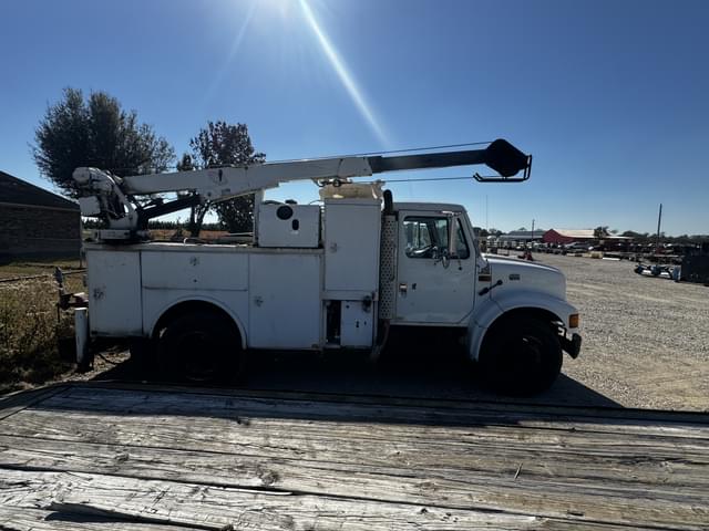 Image of International 4700 equipment image 3