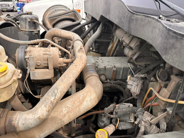 Image of International Workstar 7400 equipment image 4