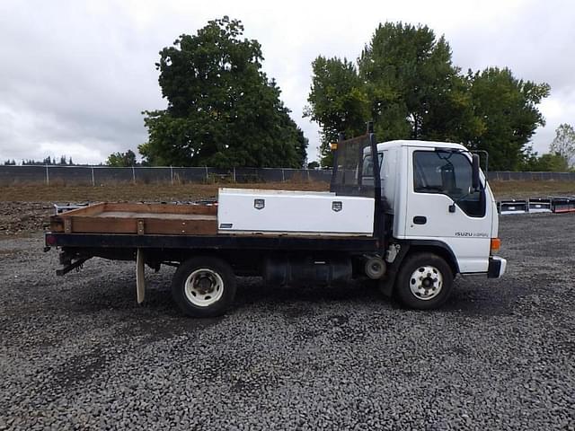 Image of Isuzu NPR equipment image 2