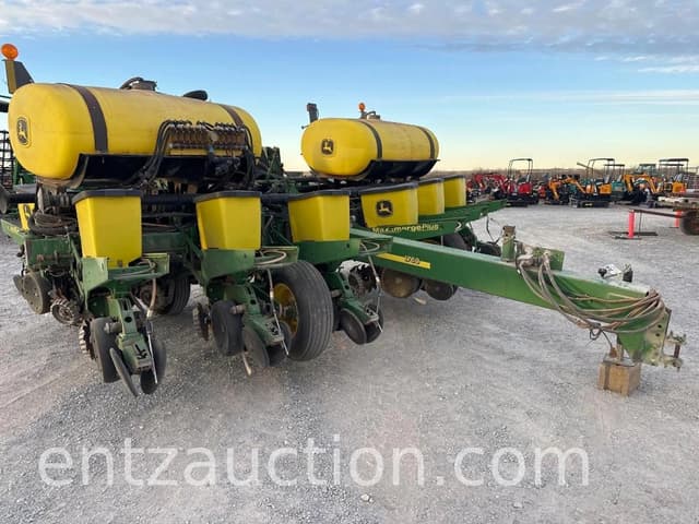 Image of John Deere 1760 equipment image 1