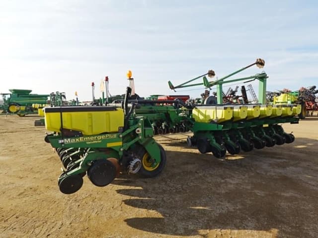 Image of John Deere 1780 equipment image 2