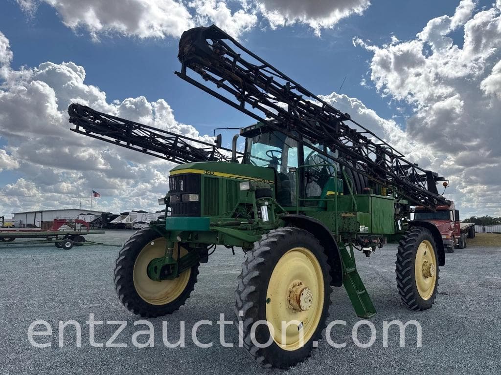 Image of John Deere 4710 Primary image