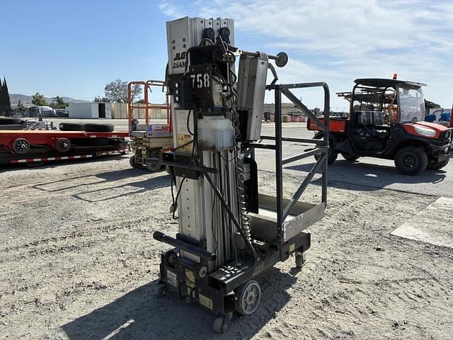 Image of JLG 25AM equipment image 2