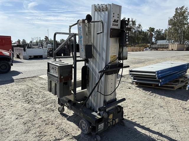 Image of JLG 25AM equipment image 3