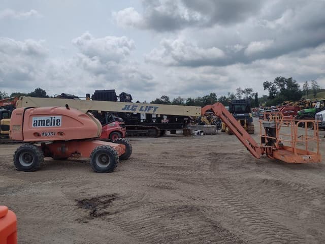 Image of JLG 460SJ equipment image 2