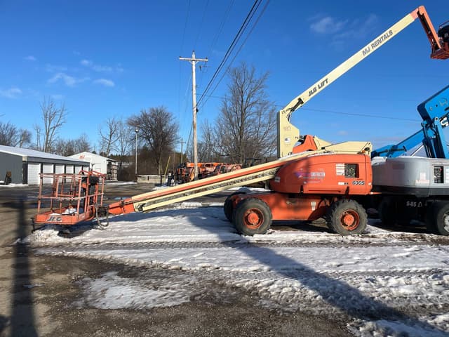 Image of JLG 600S equipment image 1